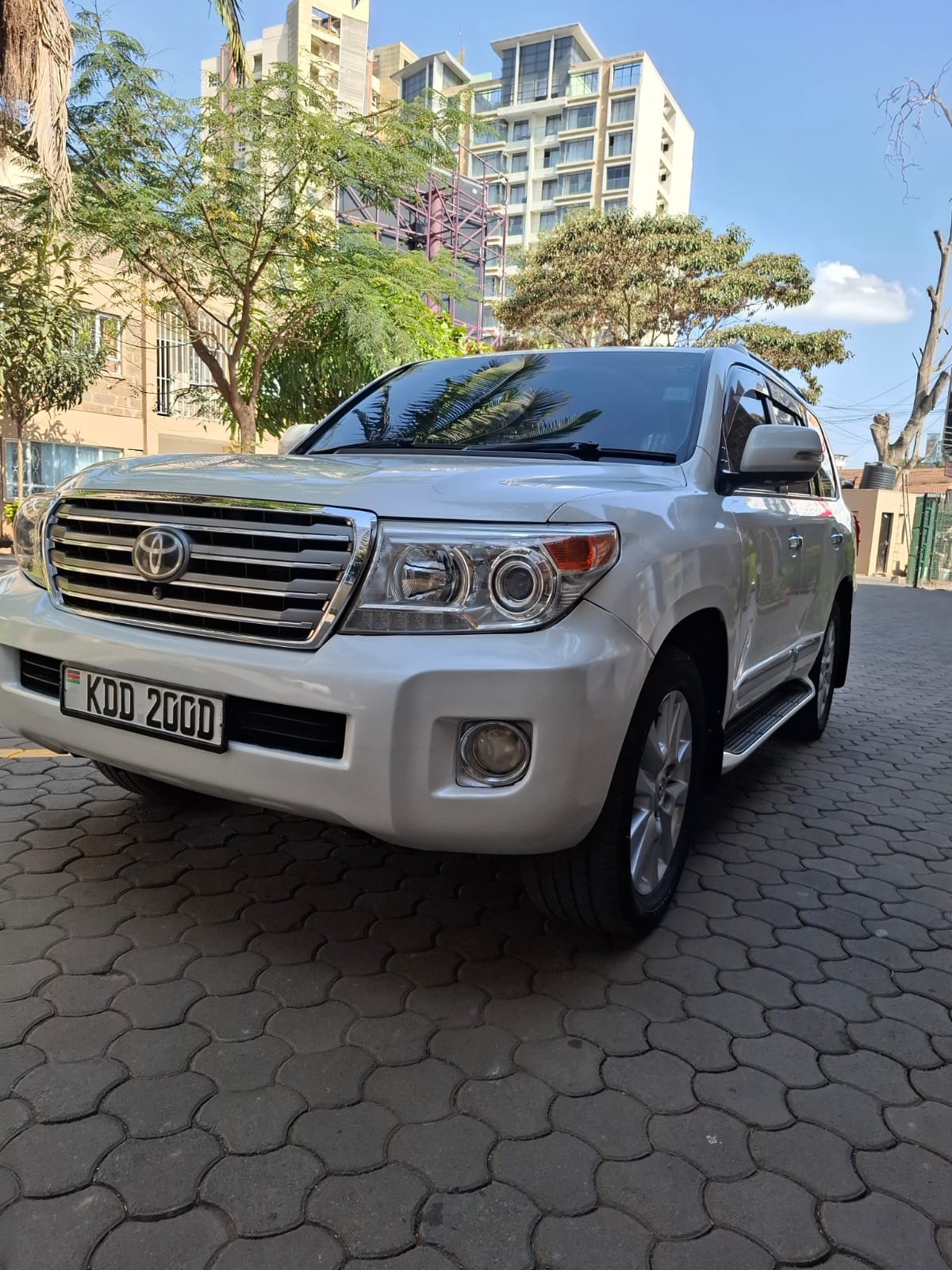 Toyota Land Cruiser · photo